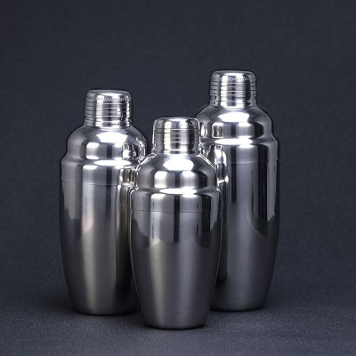 Shaker Pour Cocktail